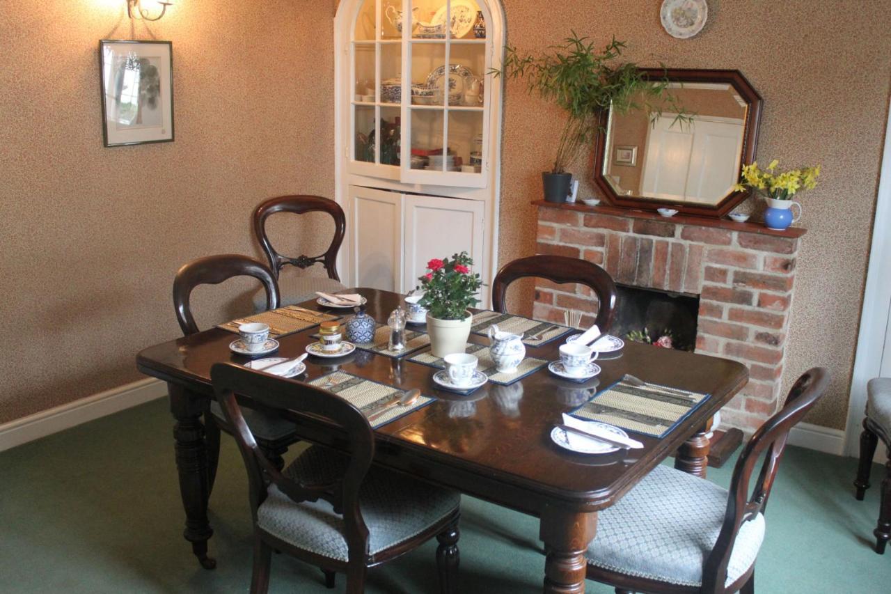 Ivy Cottage B And B บักกิงแฮม ภายนอก รูปภาพ