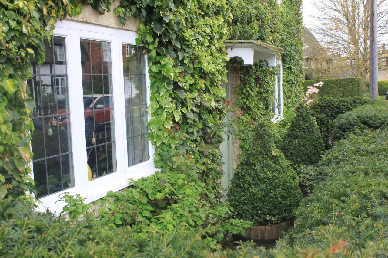 Ivy Cottage B And B บักกิงแฮม ภายนอก รูปภาพ